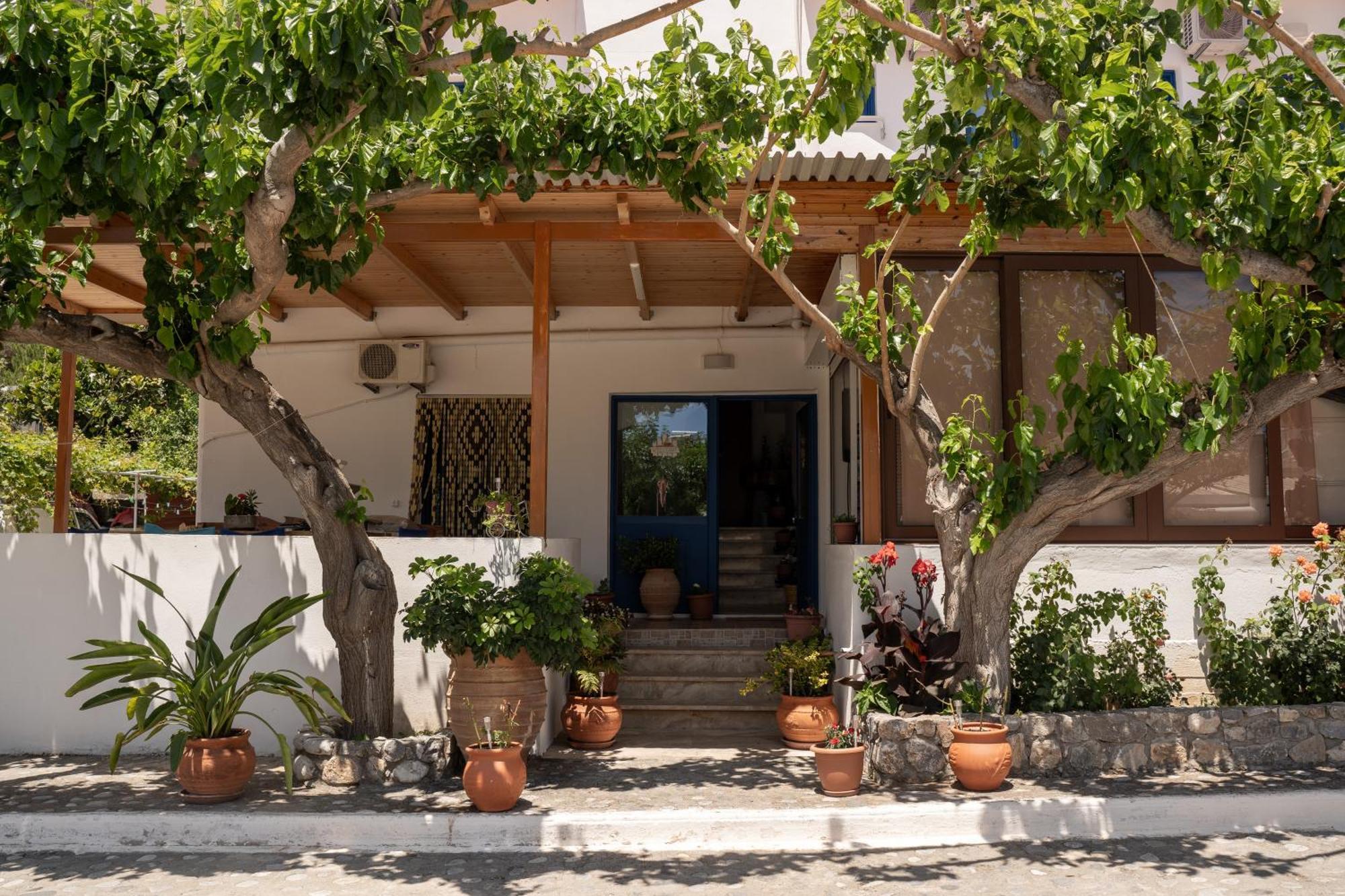 Giannis Rooms Ayía Roúmeli Bagian luar foto